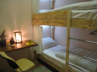 Хостелы Hostel Smile-Dnepr Днепр Кровать в общем 6-местном номере для женщин-1