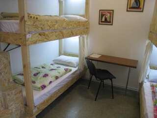 Хостелы Hostel Smile-Dnepr Днепр Кровать в общем 6-местном номере для мужчин и женщин-1